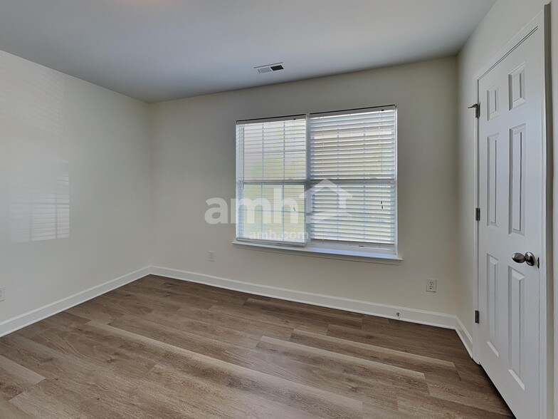 Building Photo - 982 Ramsgate Dr SW