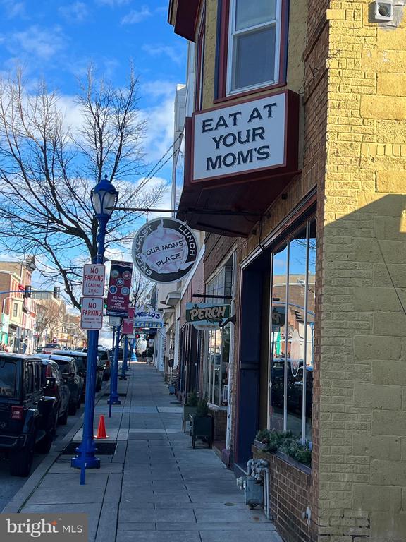 Building Photo - 316 Bridge St