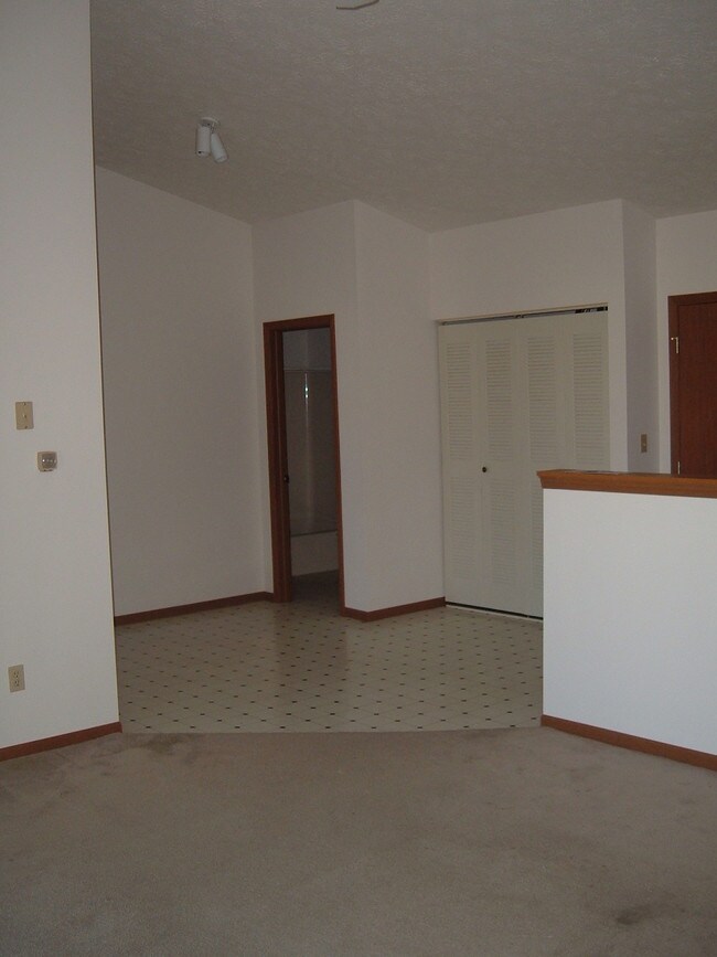 Living Area - Mill Creek Apartments