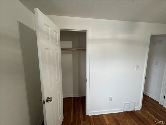 Building Photo - 103 Rockland Dr