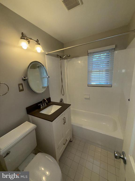 Building Photo - 2659 S Walter Reed Dr