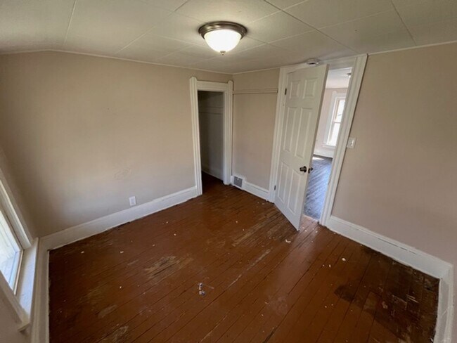 Building Photo - 4 Bed - 1.5 Bath - Single Family Home in Lorain