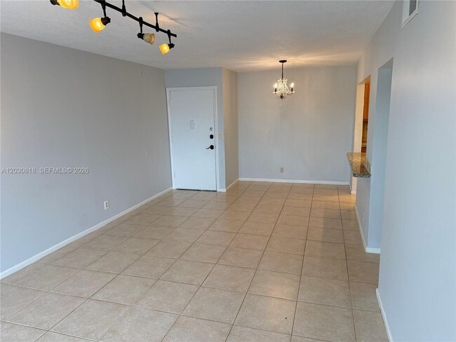 Building Photo - 170 Cypress Club Dr