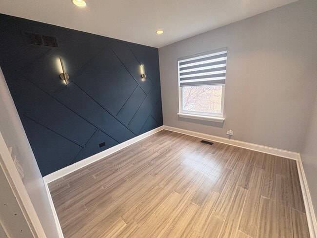 Building Photo - 1004 Longford Rd