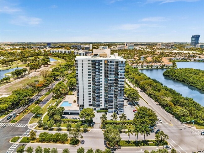 Building Photo - 3375 N Country Club Dr