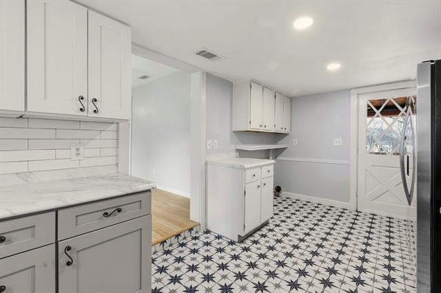 Building Photo - 8910 San Leandro Dr