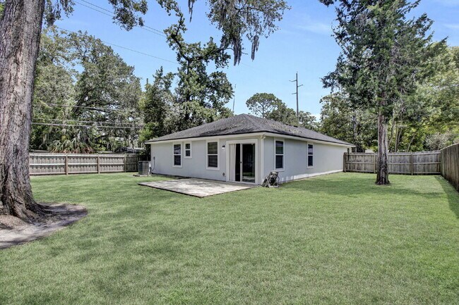 Building Photo - Like new 4 bedroom 2 bath home for rent.