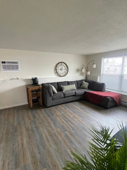 Living Room - 401 17th St N