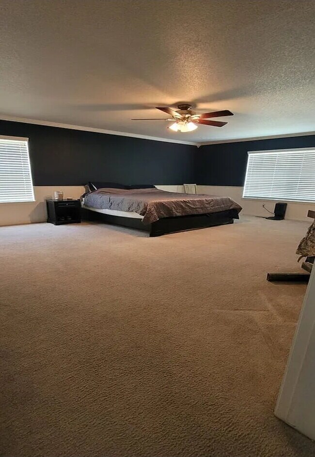 Building Photo - Spacious 3 Bed, 2.5 Bath home with Loft