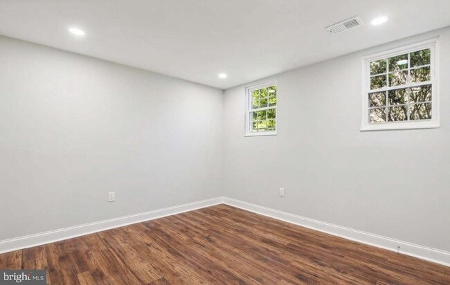 Building Photo - 7081 Leewood Forest Dr