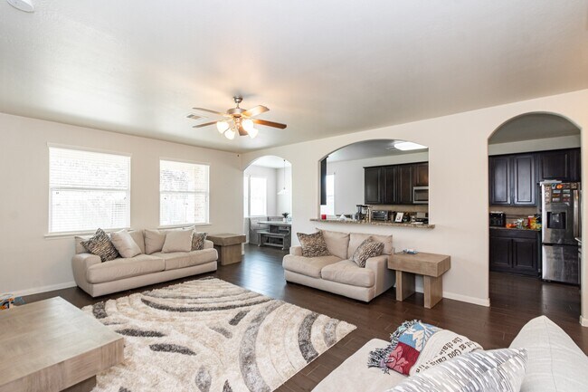 Building Photo - 8311 Bay Oaks Dr