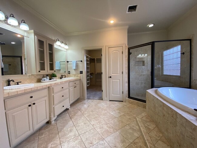 Building Photo - Broken Arrow Schools-Gated Community!