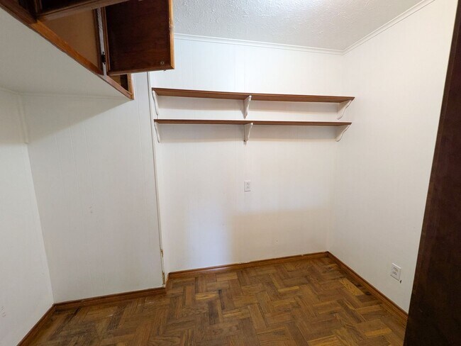 Building Photo - 770 Peyton Dr