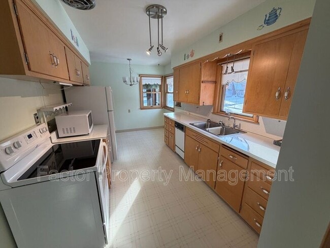 Building Photo - 245 Wheeler Ave