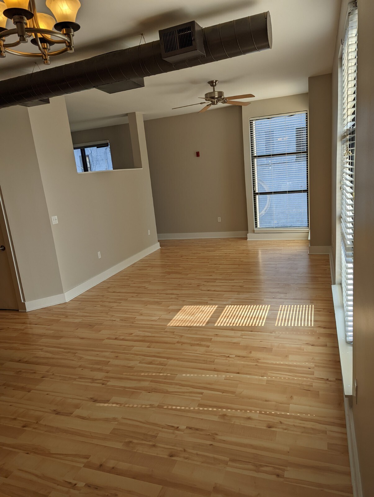Living Room, Facing Northwest - 535 S Upper St