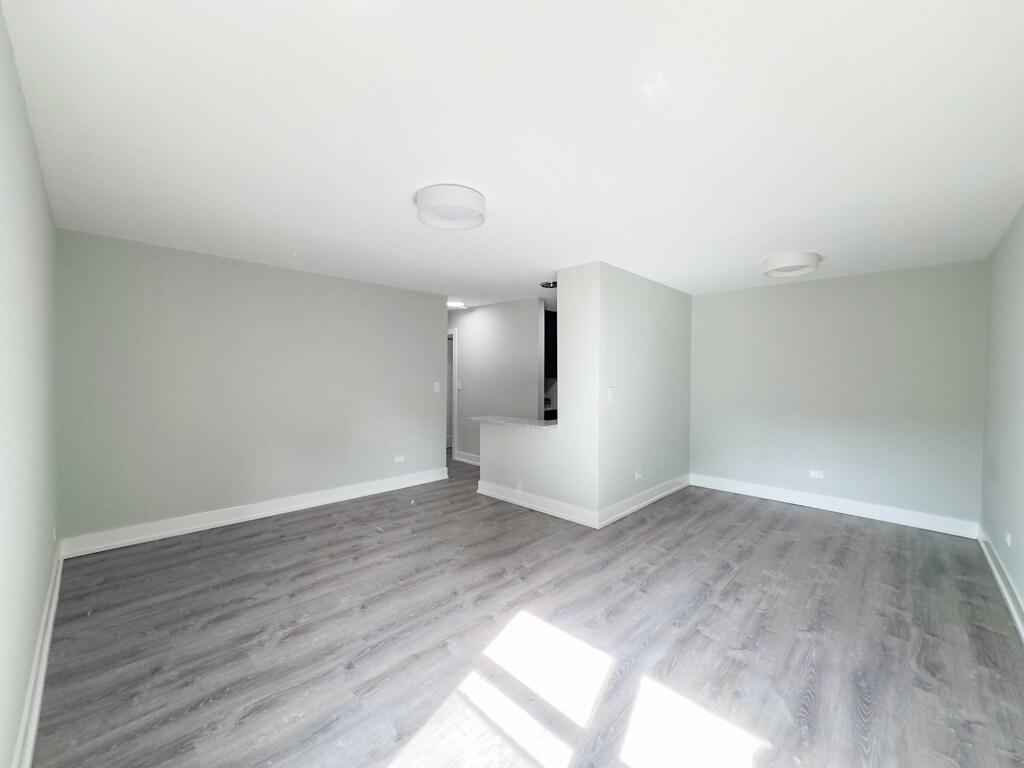 Building Photo - 450 W Barry Ave