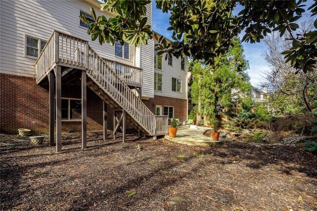 Building Photo - 2075 Willshire Glen