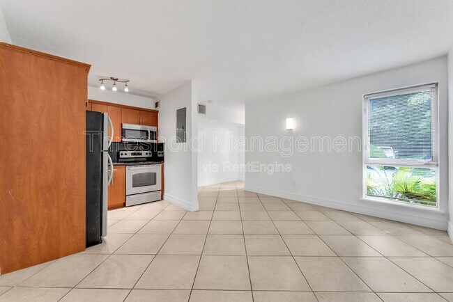 Building Photo - 150 SW 10th St