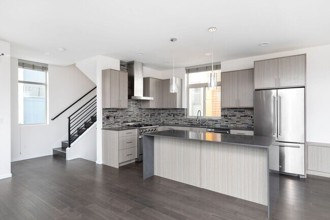Building Photo - Bright 3 BR 2.5 BA Ballard Townhome