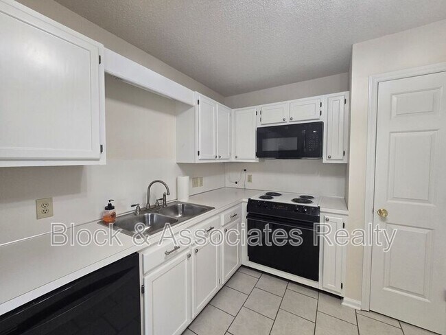 Building Photo - 110 Westbrook Ct
