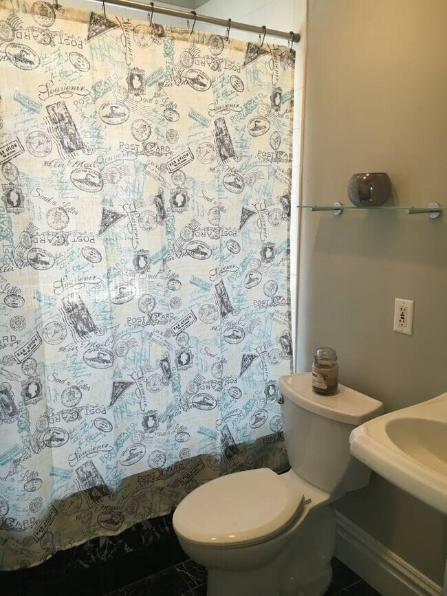 Building Photo - Beautiful Renovated Home near Sublette Park