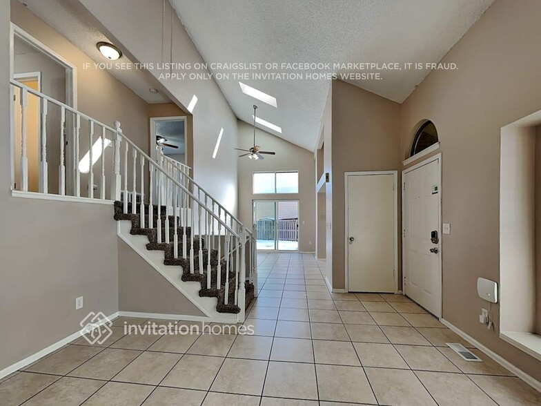 Building Photo - 4672 Biscay St