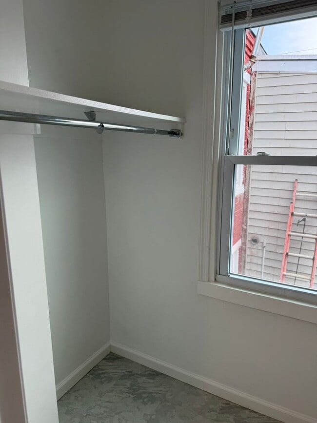 Building Photo - ACCEPTING SECTION 8 - Spacious 3 Bedroom 2 Bathroom Home in Columbia!