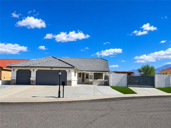 Building Photo - 3630 E Vineyard Dr