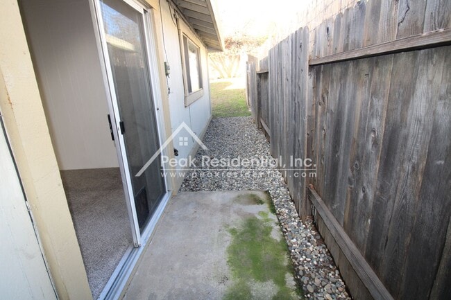 Building Photo - Fair Oaks 2bd/1ba Duplex with Garage near Sunrise & Sunset Ave