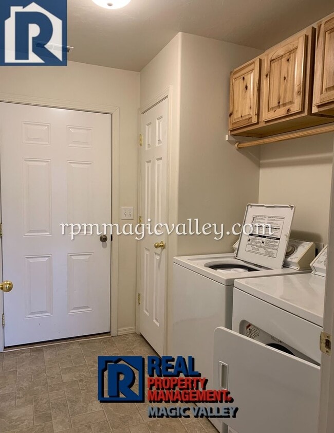 Building Photo - Cute Single-Family Home Available!!