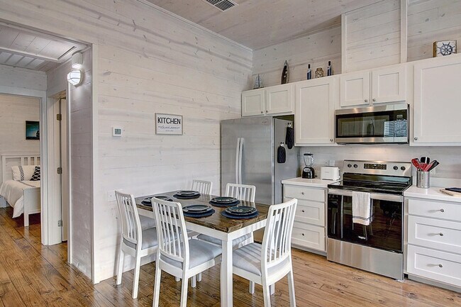 Building Photo - 1924 Eleventh St