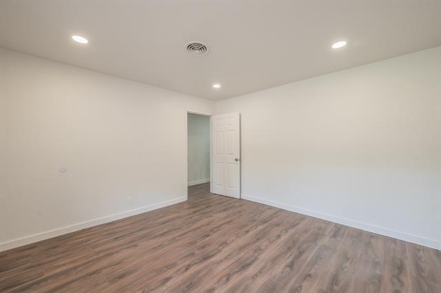 Building Photo - 2021 Glen Haven Dr