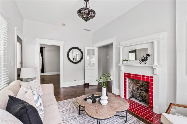 Building Photo - 240 Melrose Ave