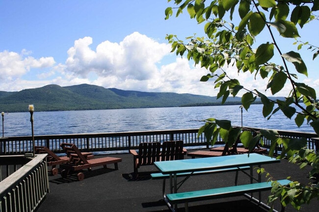 Building Photo - 4168 Lake Shore Dr