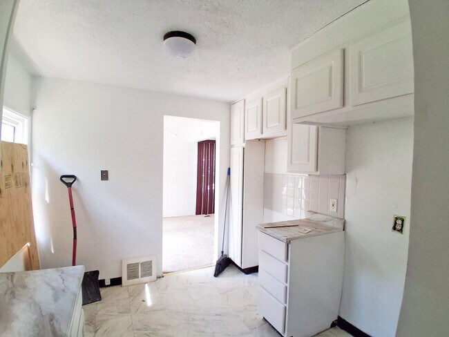Building Photo - 3 BED 2 BATH BEAUTIFUL SINGLE FAMILY HOME
