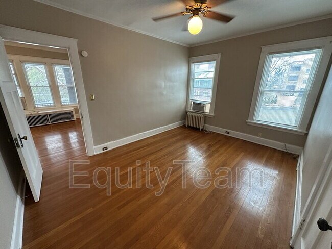 Building Photo - 2581 Madison Rd