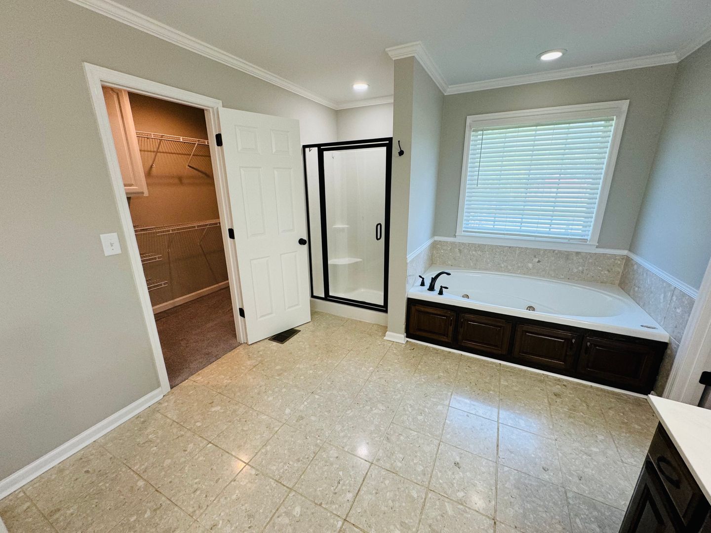 Building Photo - 449 Sanders Ln