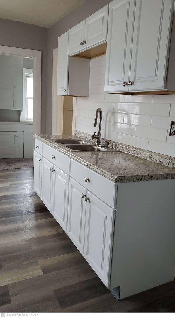 Building Photo - Renovated 3 bed 1 bath home with washer/dryer hook ups!