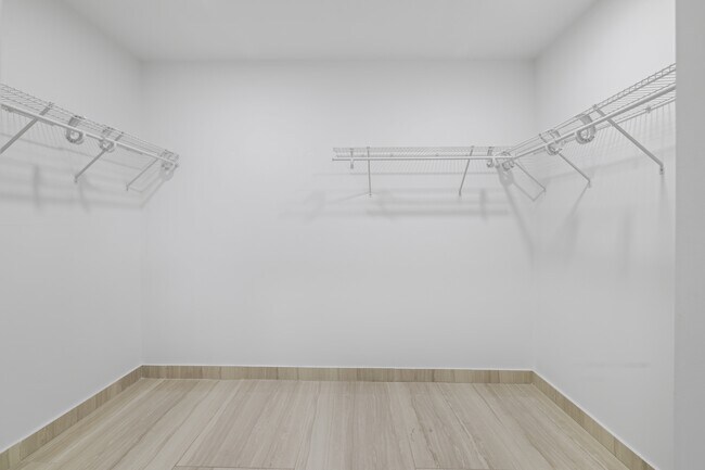 Building Photo - 679 Windermere Dr