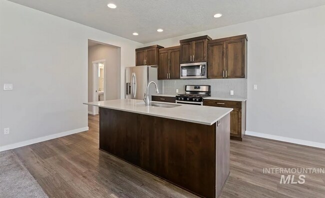 Building Photo - Stunning 4-Bedroom Home with Privacy & Low-Maintenance Living in Verado