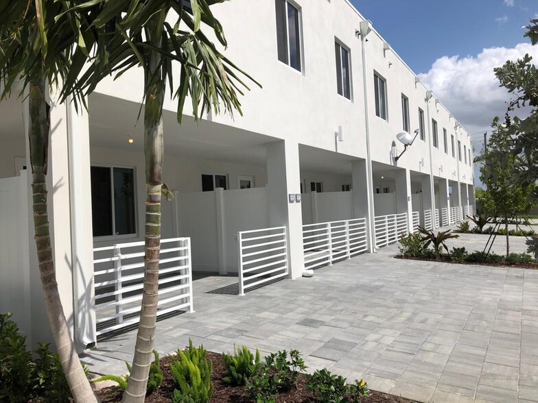 Building Photo - 10229 NW 64th Ter