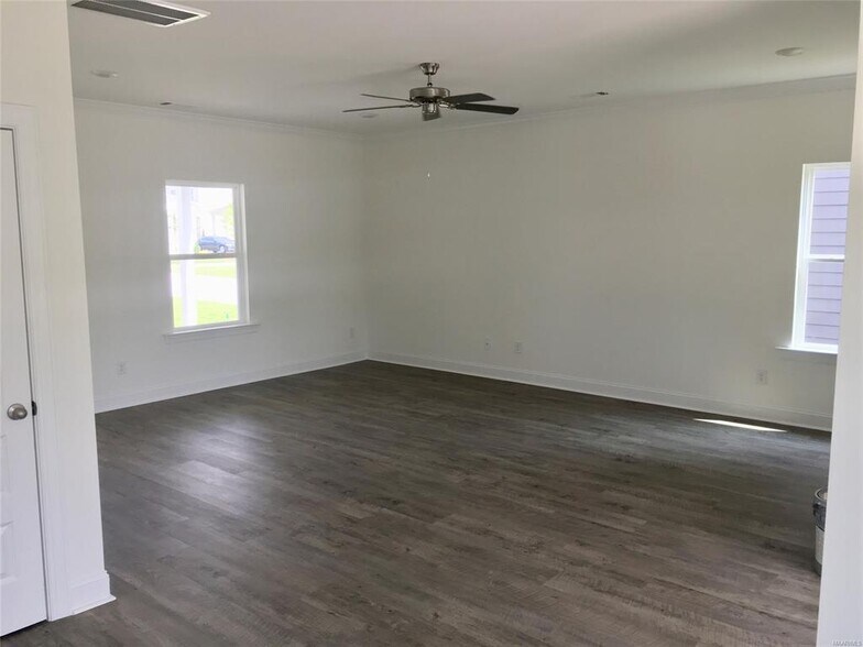 Building Photo - 5206 Pike Lp