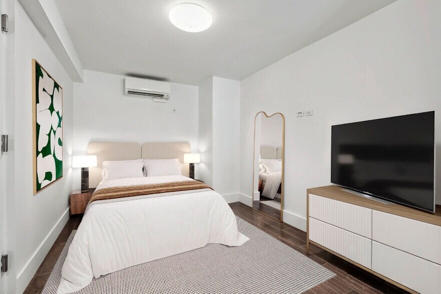 Building Photo - 125 E 83rd St