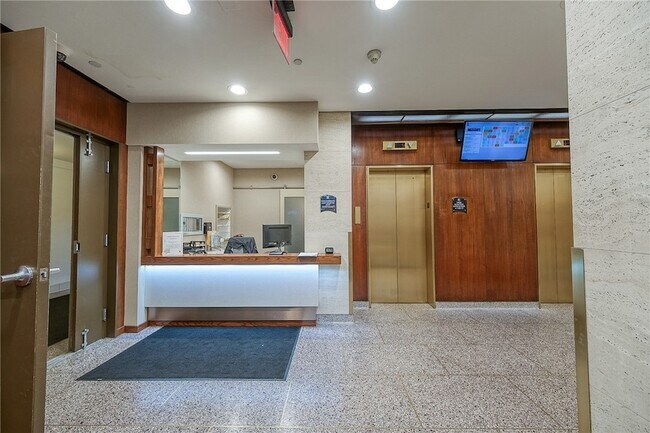 Building Photo - 320 Fort Duquesne Blvd