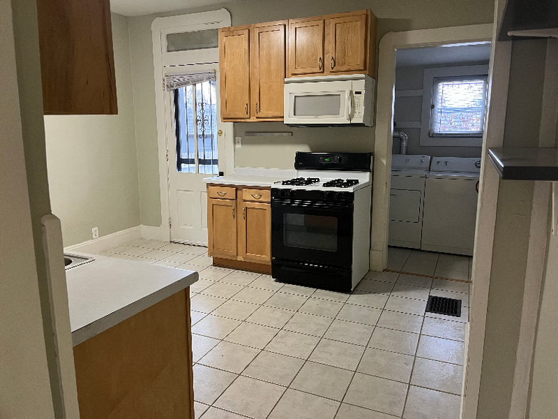 Building Photo - 2310 E 12th St