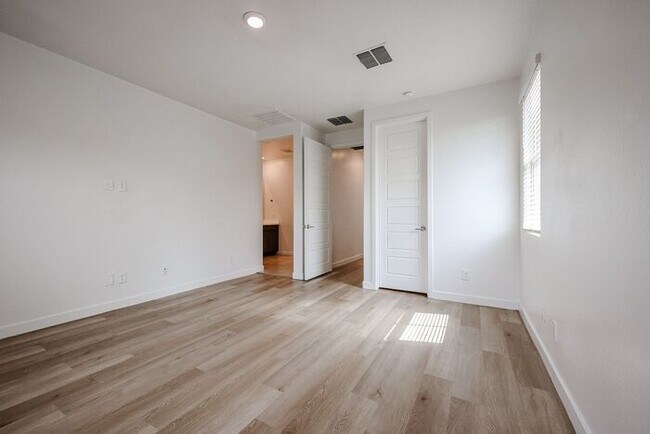 Building Photo - Stunning 4 bedroom, 4 bathroom home in the desirable gated community of Horizon in Chandler