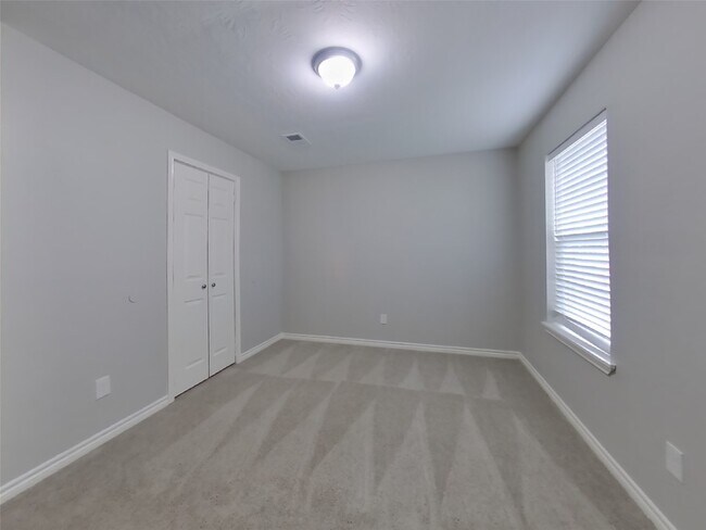 Building Photo - 729 Forest Ln Dr