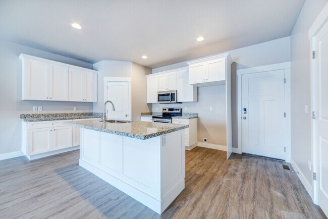 Building Photo - 2528 N Cormac Pl