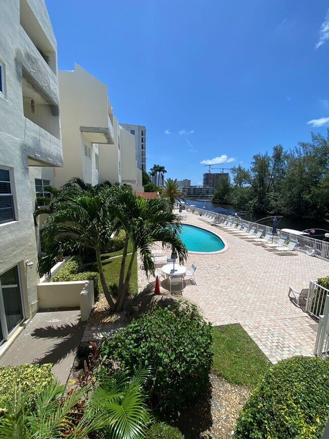 Building Photo - Great Condo in Pompano Beach Just West of ...