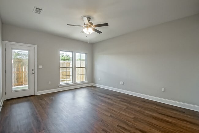 Building Photo - 33260 LA-16